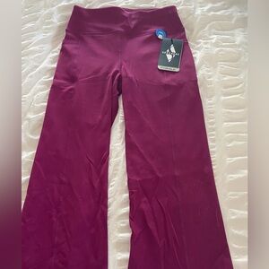 Skechers GoWalk Crop pants with slight flare. High waisted with pockets